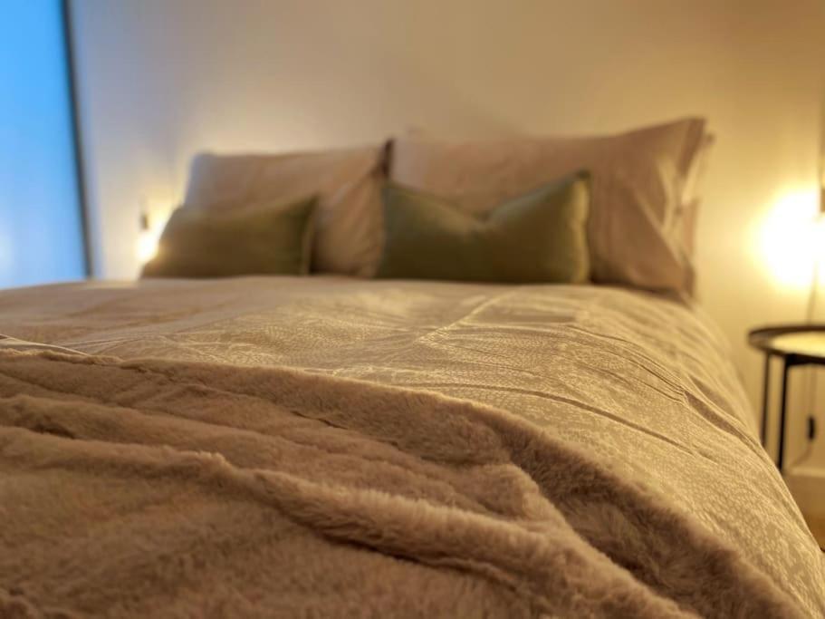 The Pad By The Beach Penthouse Apartment With Sunset And City Views Bournemouth Buitenkant foto